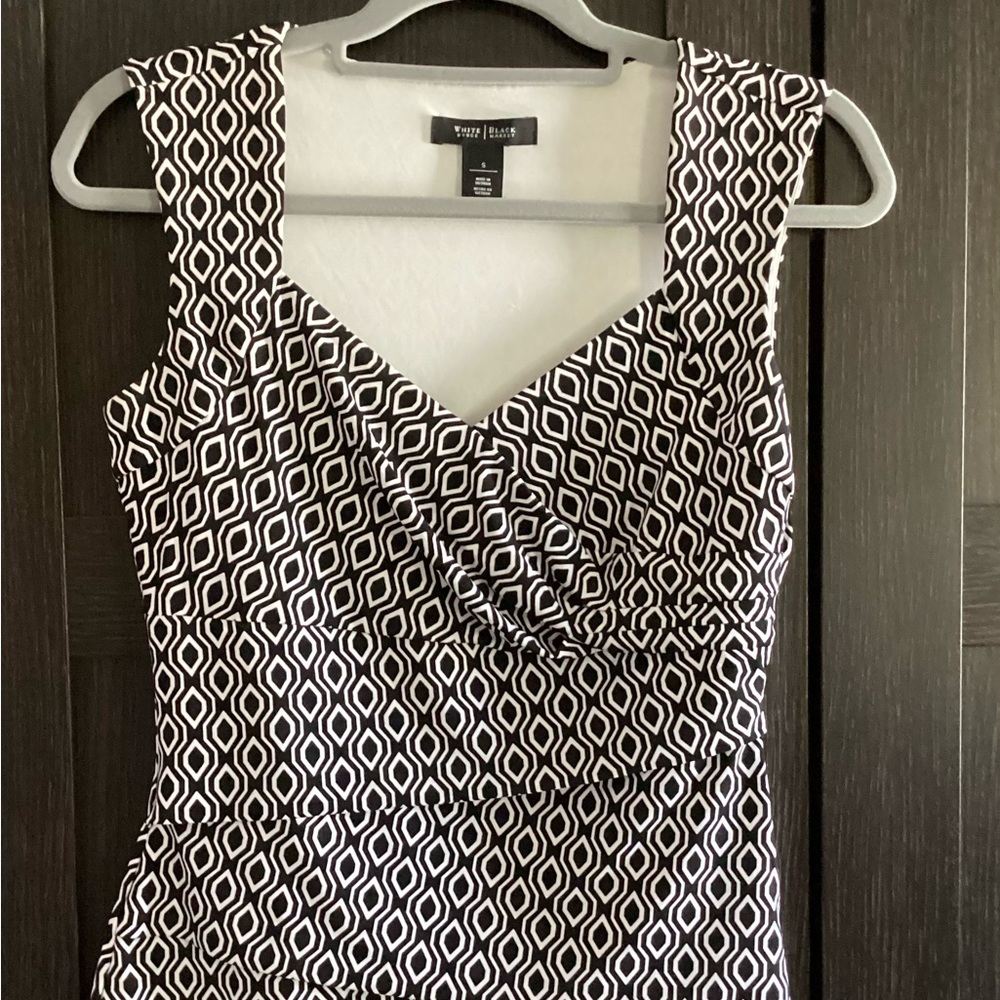 White House Black Market Top with sweetheart neckline